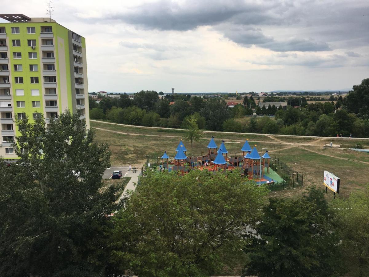 Lovely Studio Apartment Nové Zámky Екстериор снимка